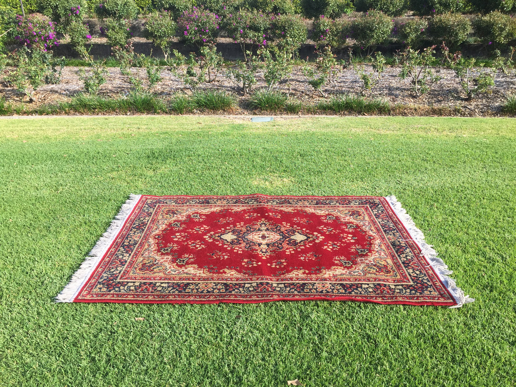 Red rug with fringe - 120cm x 165cm