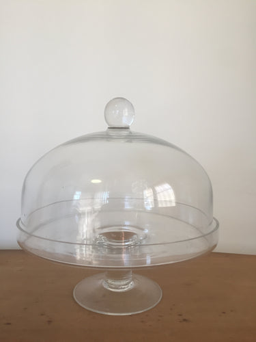 Cake stand with glass lid