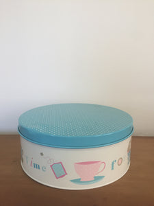 Cake tin with blue lid