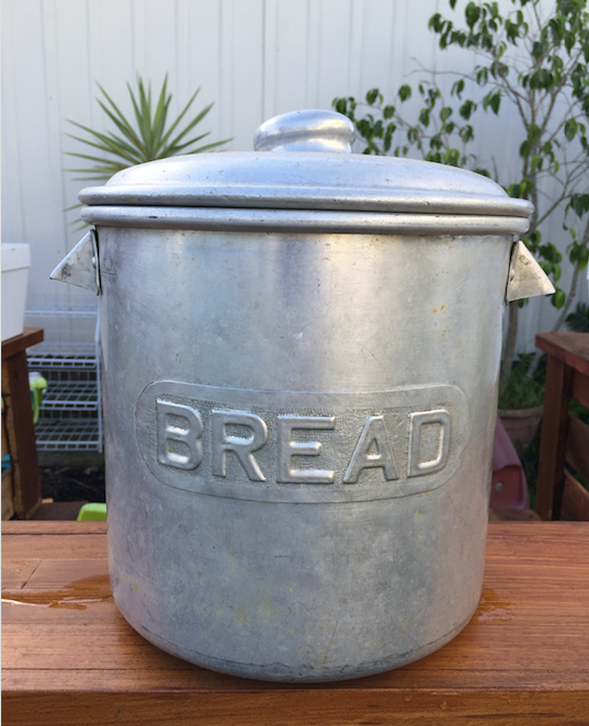 Bread tin